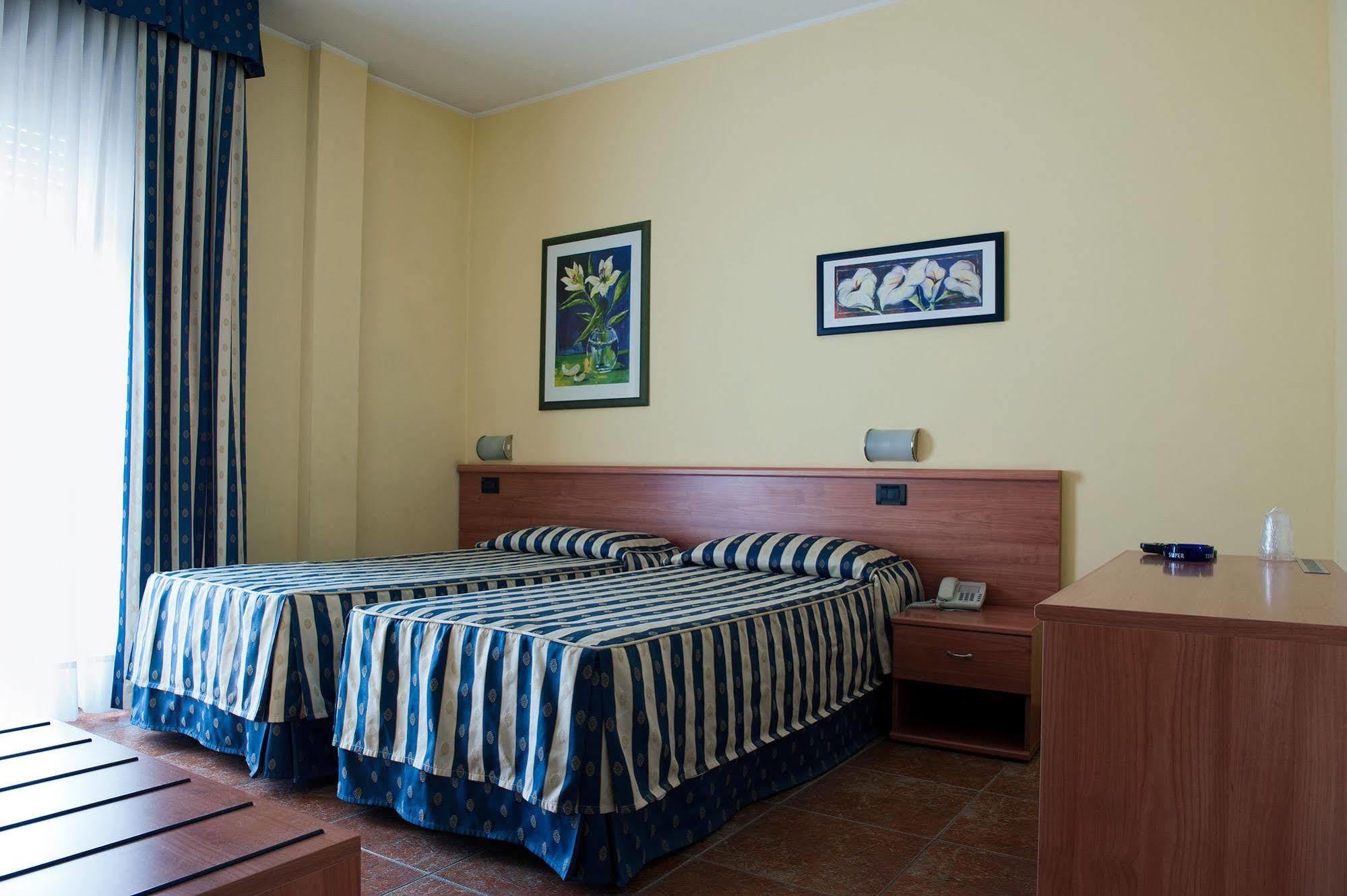 Hotel Blue Ribbon Verceil Extérieur photo